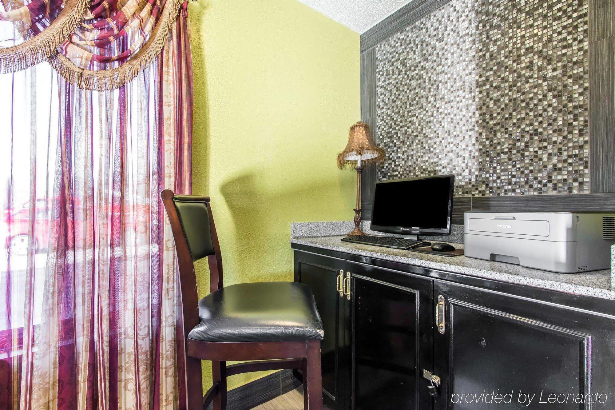 Days By Wyndham Hotel Carthage
